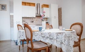 Annabella'S Country House Historic Apartment
